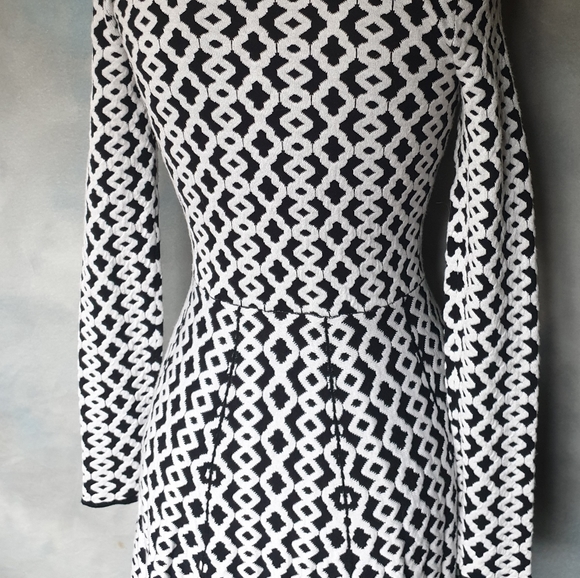 INC Wm Black & White Geometric Sweater Fit & Flare A-Line Dress w/ V-Neck Zip Sm - Picture 7 of 16